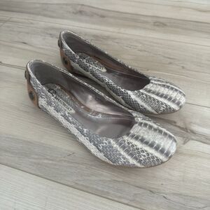 B. Makowsky BMROSE Snakeskin Print Ballet Flats Beige Studded Heel size 6